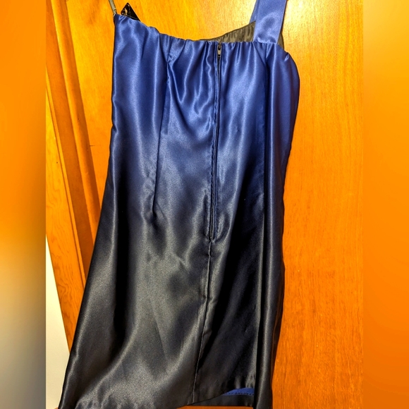 Dress - Picture 6 of 6